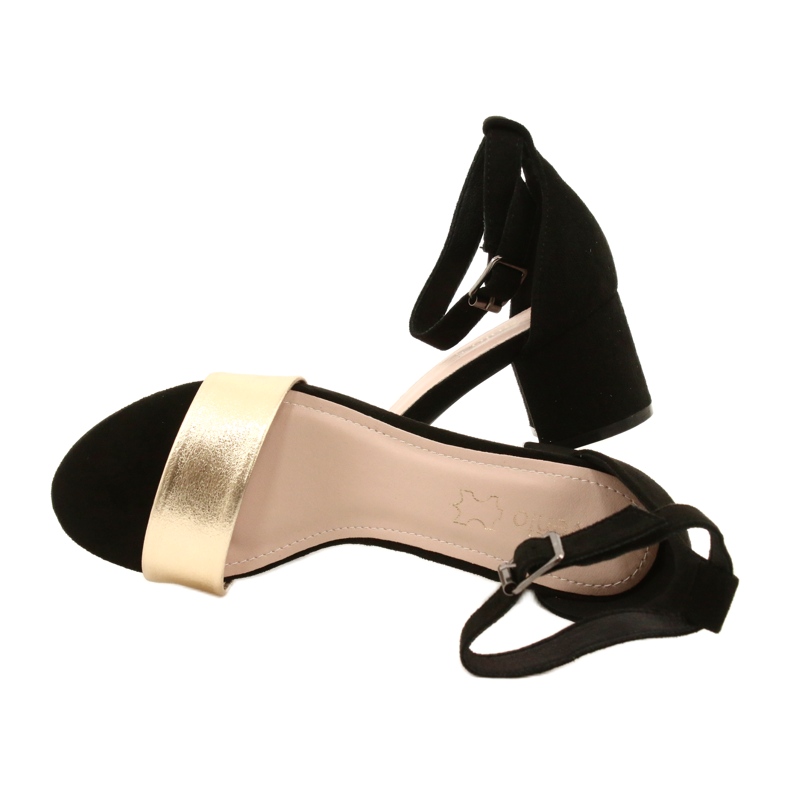 Schwarze und goldene Sandalen auf einer Bar Evento 20SD98-1618 5