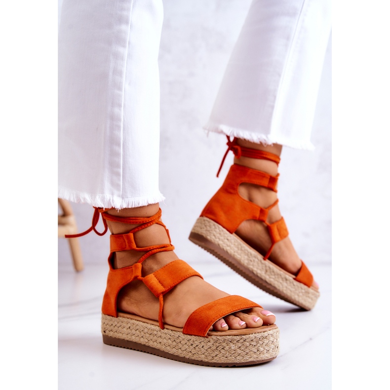 FW1 Gebundene Damensandalen auf der orangefarbenen Amrillo-Plattform 2
