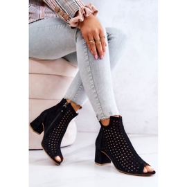 Durchbrochene Lederstiefel Maciejka 05420-43 Schwarz 2