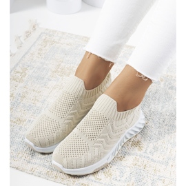 Beige Sportschuhe von Alexandrin 1