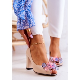 Lederpumps mit beigem Dayane-Ornament 1