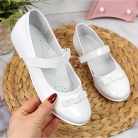 Ballerinas zur Kommunion mit Klettverschluss Kornecki Jr KOR6493C weiß 1