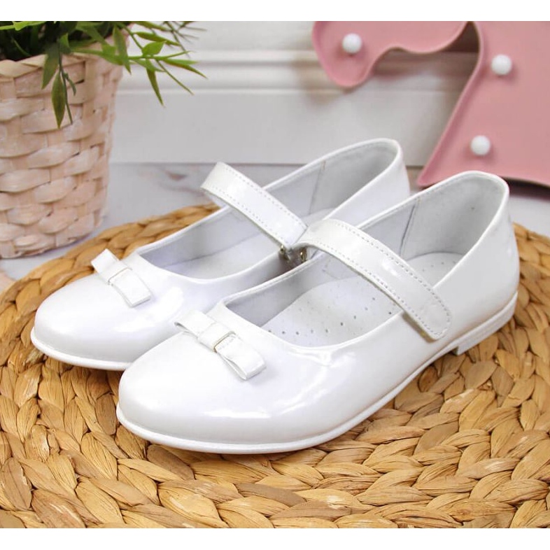 Ballerinas zur Kommunion mit Klettverschluss Kornecki Jr KOR6493C weiß 2