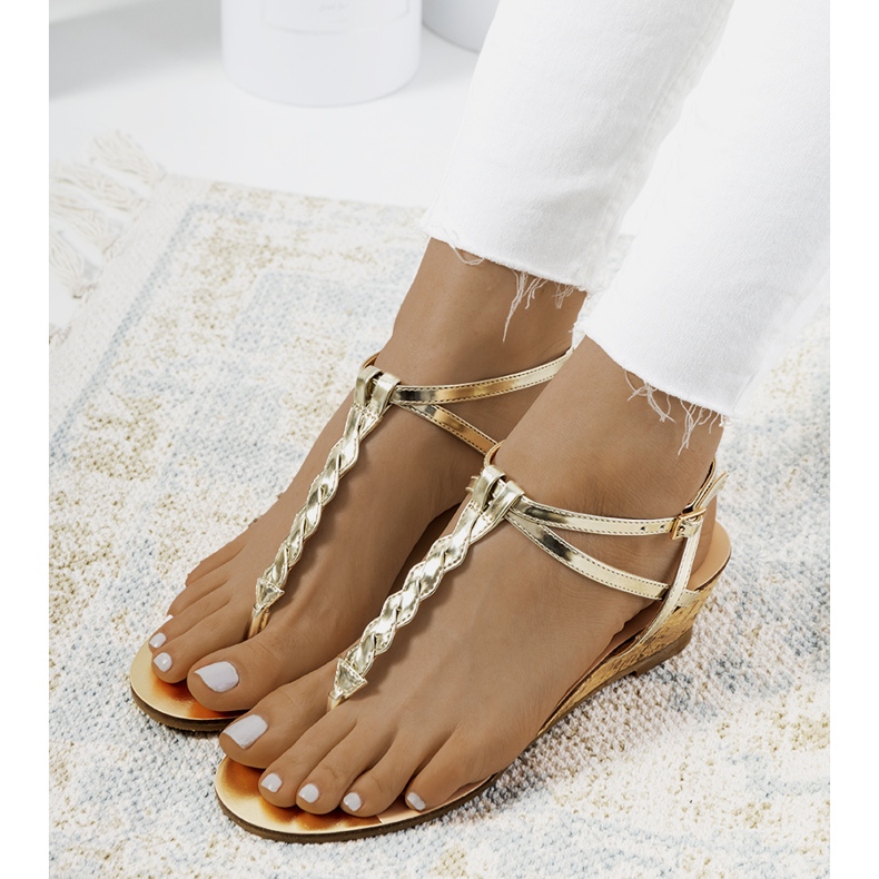 Goldene offene Keilsandalen Rebeka 1