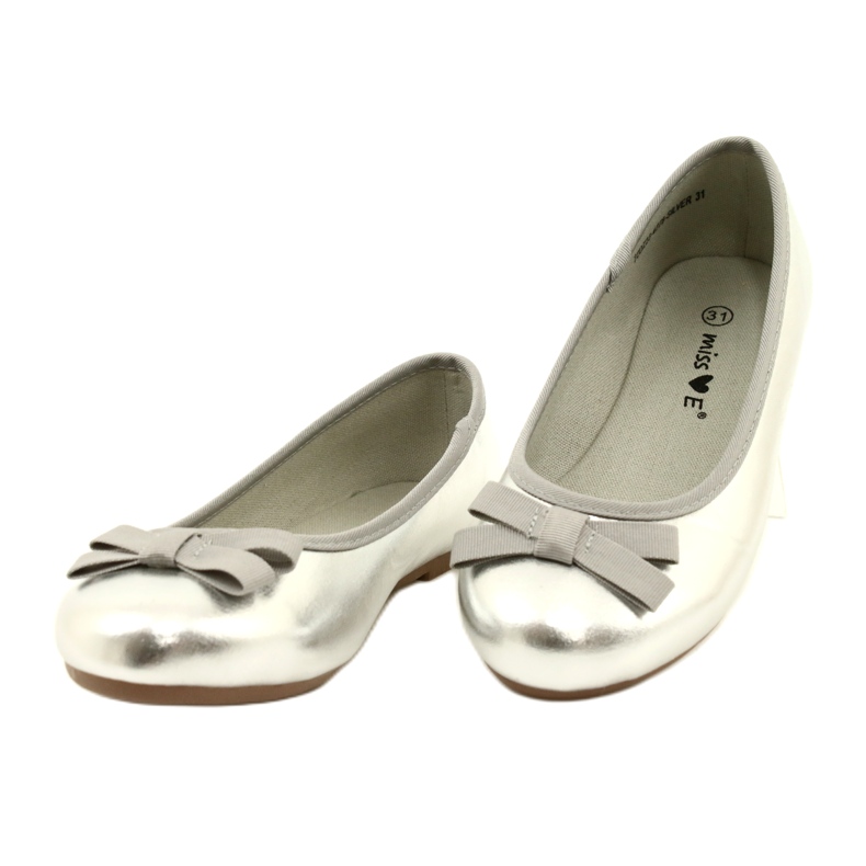 Miss Metallische Ballerinas der Mädchen mit einem silbernen Bogen 5