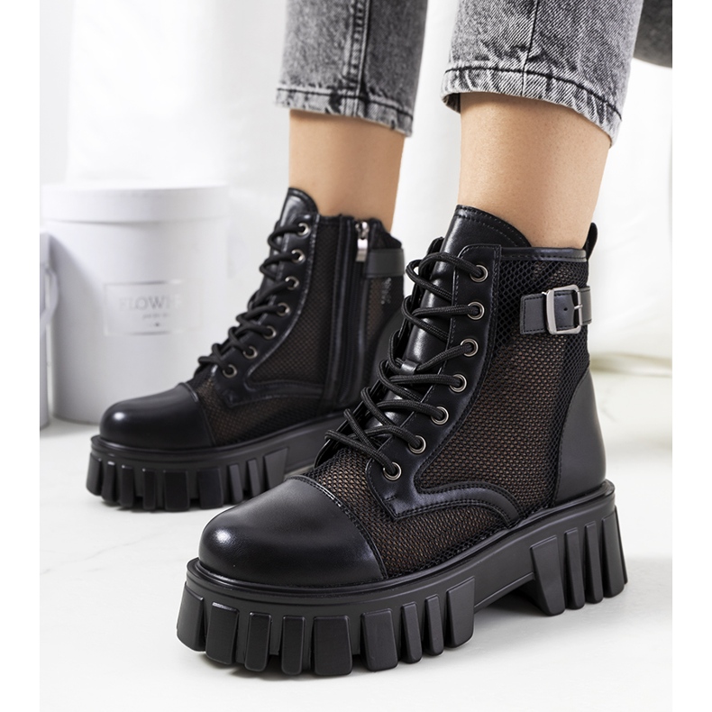 Schwarze Stiefel mit durchbrochenem Potts-Obermaterial 1