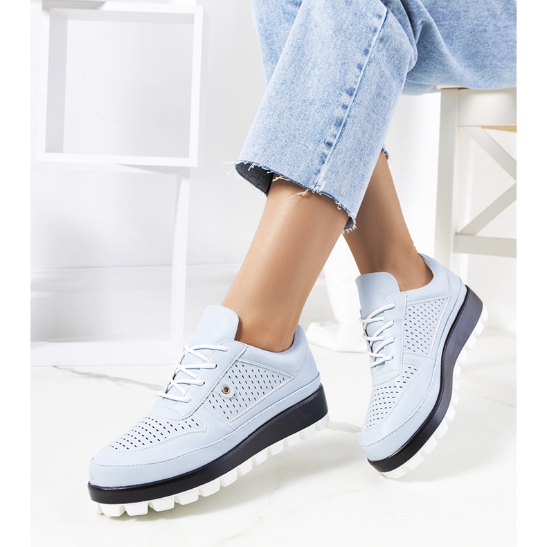 Blaue Sneaker mit Lochmuster von Assels 1