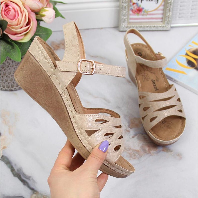 Keilsandalen Jezzi W EVE350A beige 1