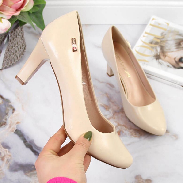 Pumps auf der Post Sergio Leone W SK39F nackt beige 1