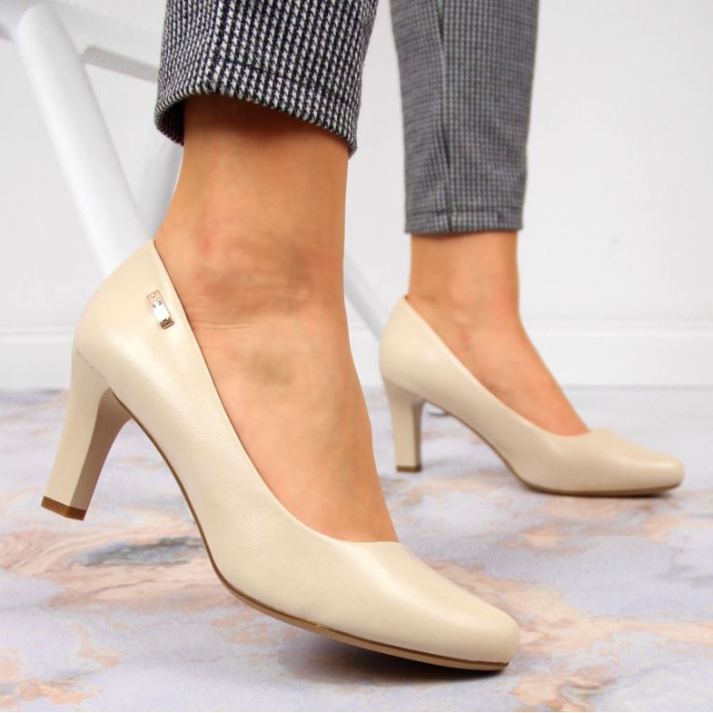 Pumps auf der Post Sergio Leone W SK39F nackt beige 2