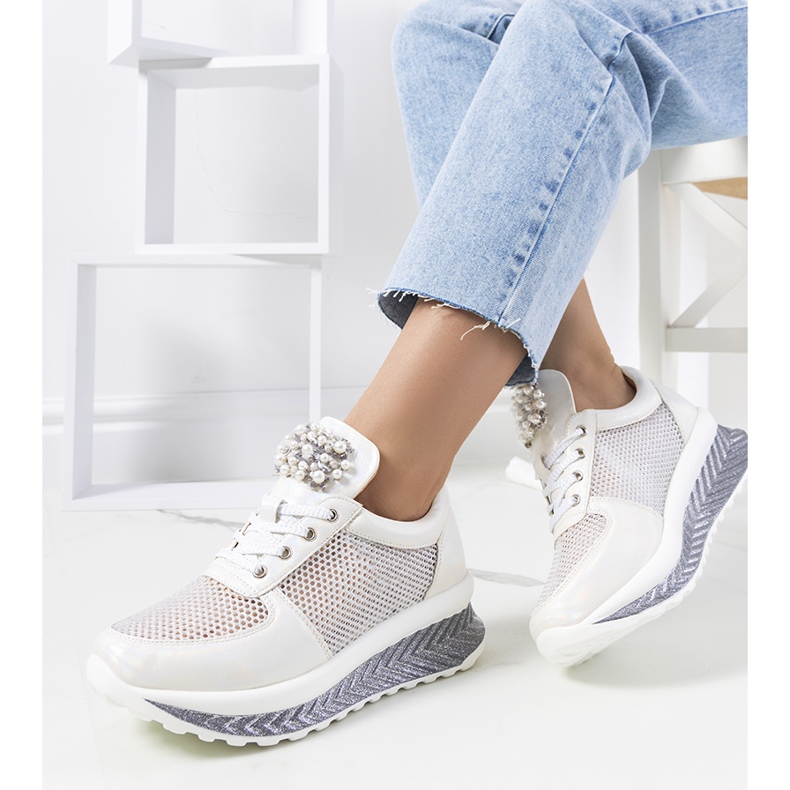 Weiße Sneaker mit Hologramm von Saggers 1