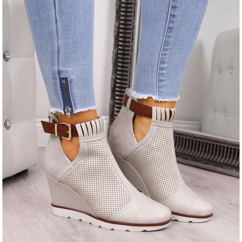 Turnschuhe mit durchbrochenem Keilabsatz Filippo W PAW117A beige 2