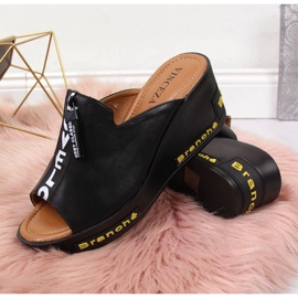 Schwarze Keilpantoffeln mit Inschriften Vinceza W JAN109 2