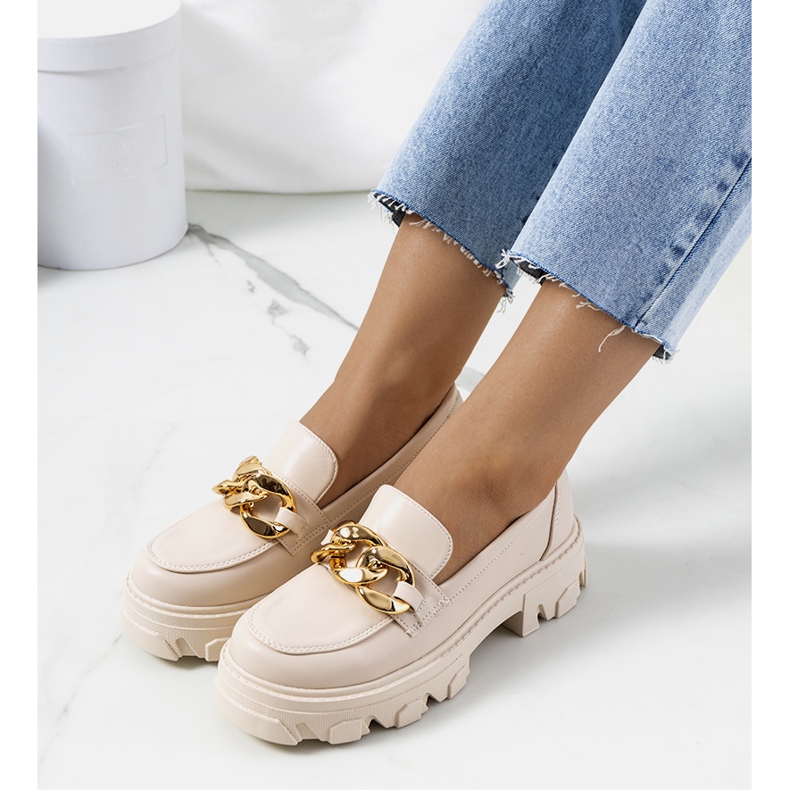 Beige Loafer mit Fouzia-Kette 1