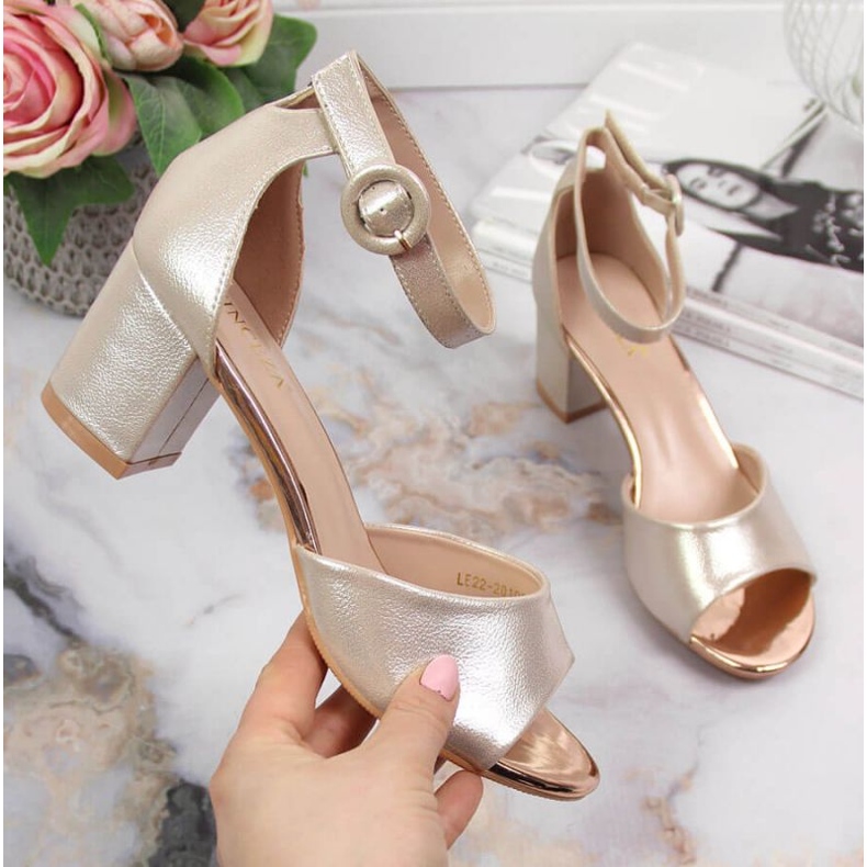 Sandalen auf dem Vinceza W JAN96C post gold golden 1