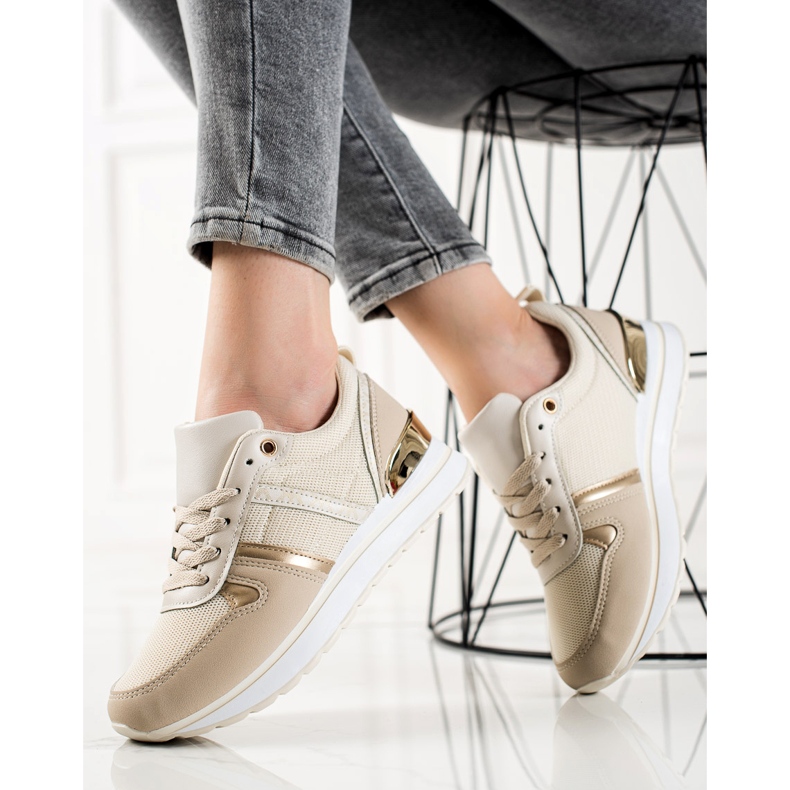 Sweet Shoes Klassische bequeme Turnschuhe beige golden 1