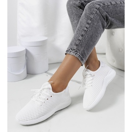 Weiße Sportschuhe von Amine 1