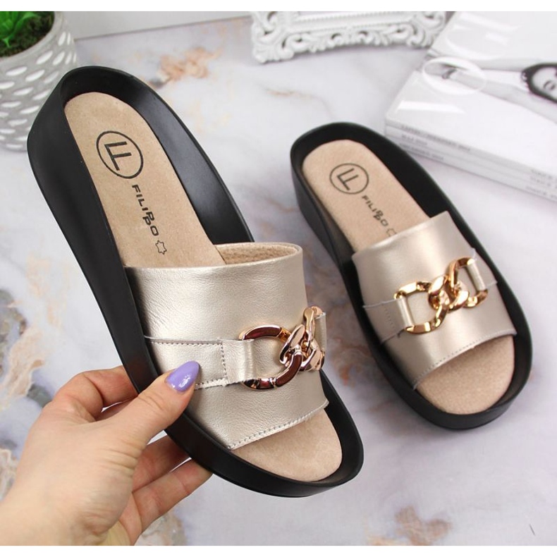 Lederpantoffeln mit einer Kette Filippo W PAW345B golden 1