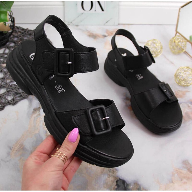 Ledersandale auf dem Plateau Rieker W RKR513 schwarz 1