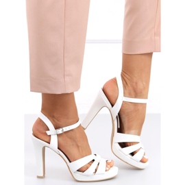 Camara Weiße Sandaletten mit hohen Absätzen 2