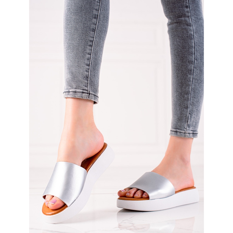 Encor Silberne Hausschuhe auf der Plattform silber- 1