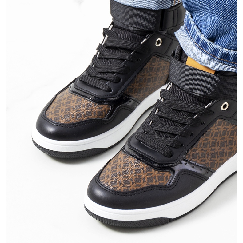 Schwarze Turnschuhe von Emmers braun 1