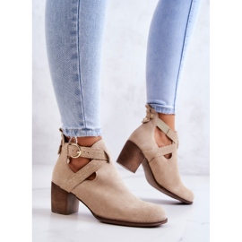 PL5 Lederstiefel mit einem Ausschnitt auf einem Pfosten Beige Axelle 2