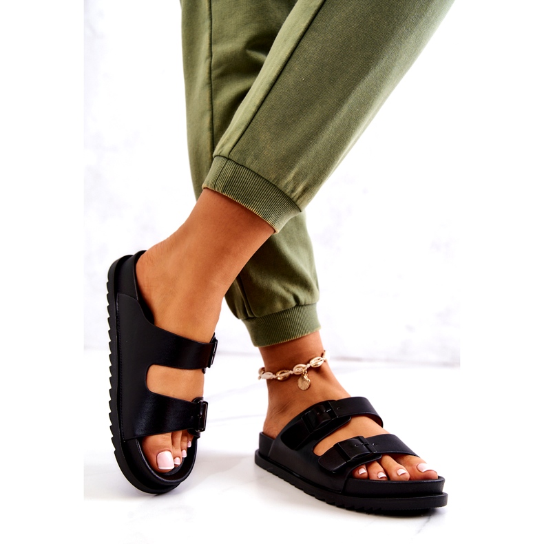 S.Barski Schwarze Corina Hausschuhe mit Schnalle 1