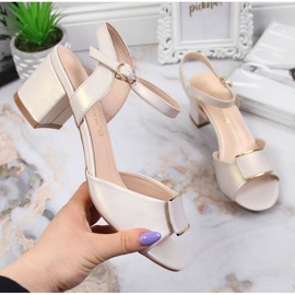 Sandalen auf dem Pfosten von Sergio Leone W SK139F beige 1