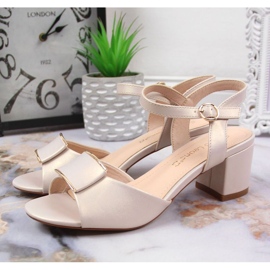 Sandalen auf dem Pfosten von Sergio Leone W SK139F beige 2