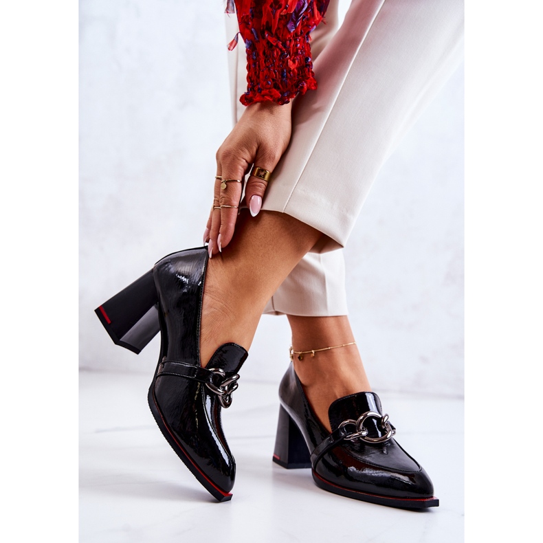 S.Barski Elegante Pumps auf einem schwarzen Callim 2