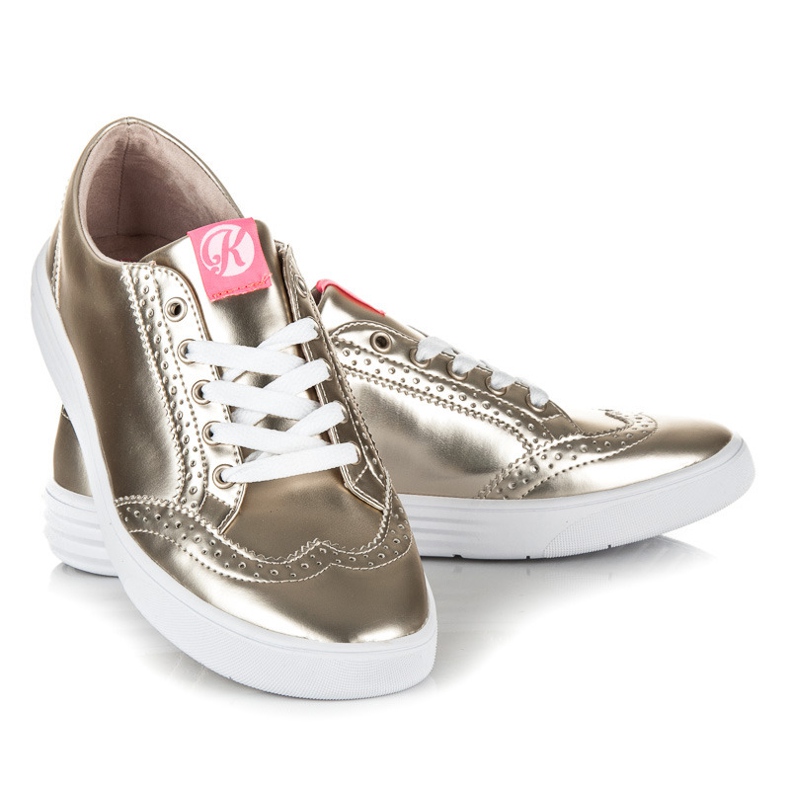 KYLIE Goldene Turnschuhe 1