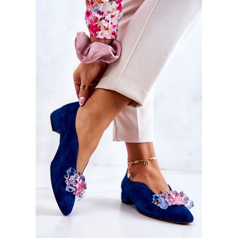 PA2 Elegante Wildlederschuhe mit marineblauer McQueen-Dekoration 2