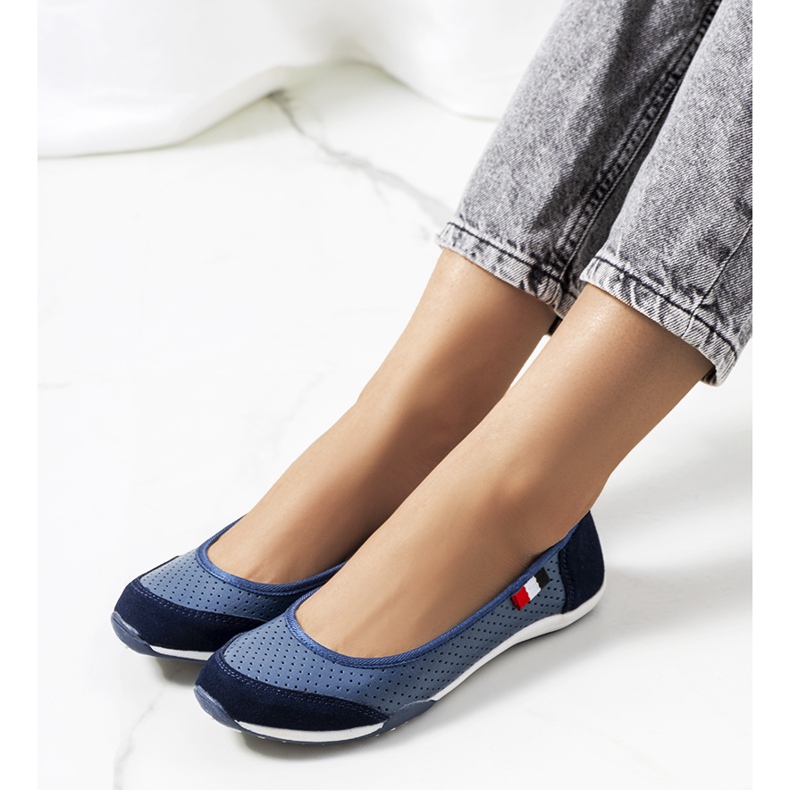 Ballerinas aus marineblauem Leder von Kester 1