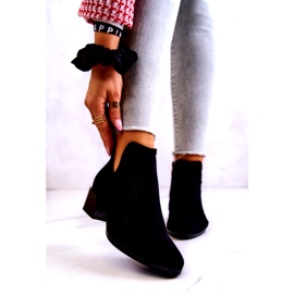 Vinceza Schwarze durchbrochene Wildlederstiefeletten Carine mit einem Schnitt 1