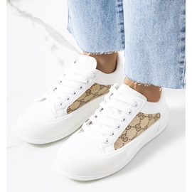 Weiße und braune Turnschuhe auf der Birkett-Plattform 1