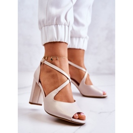 Sergio Leone Ledersandalen auf einer beigefarbenen Lorita-Stange 2