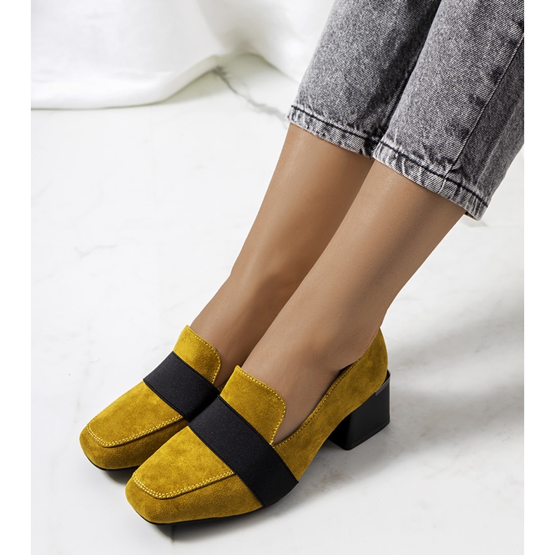 Gelbe Brogues am Arden-Pfosten schwarz 1