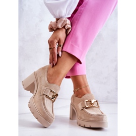 PL5 Elegante Schuhe auf einer Säule mit goldener Verzierung Hellbeiger Harmell 2