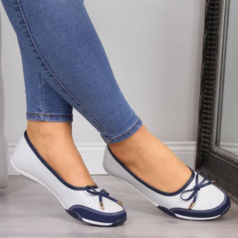 Durchbrochene Ballerinas aus weißem Leder für Damen eVento 2