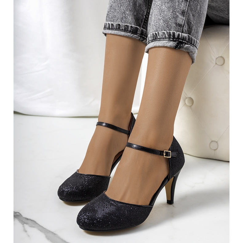 Schwarz glänzende Pumps von Rosetown 1