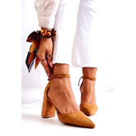 FB2 Pumps Auf Einem Balken Gebundener Kamelsalat braun gelb 1