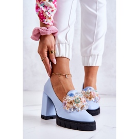 PA2 Elegante Pumps mit glattem blauem Caterine-Ornament 1