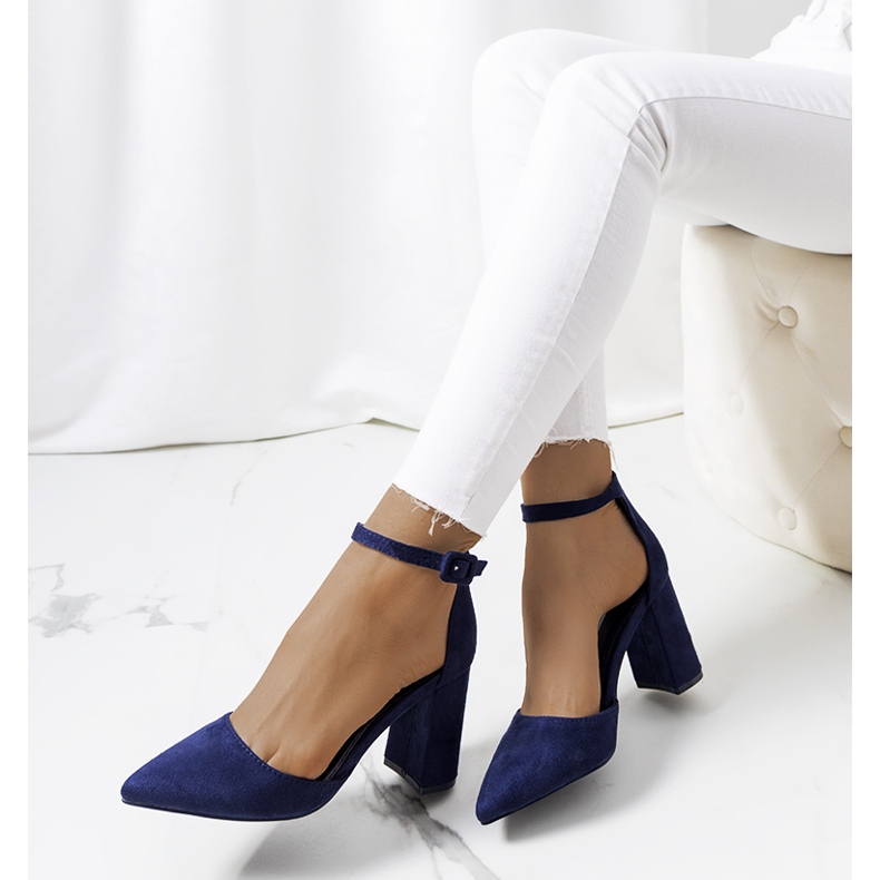 Marineblaue Pumps auf dem Groen Post navy blau 1