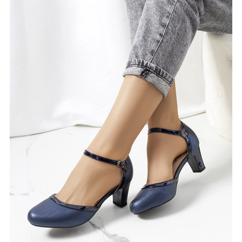 Marineblau glänzende Stayner Pumps 1