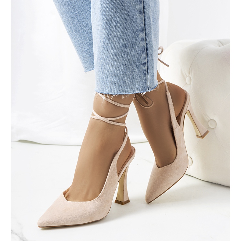 Beige Schnürpumps auf dem Posten von Lotti 1