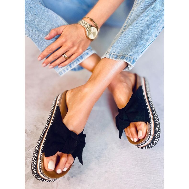 Flip-Flops auf einer dekorierten Lane Black-Sohle schwarz 2