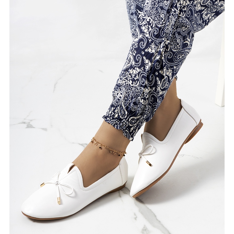 Weiße Slipper von Carlsen 1