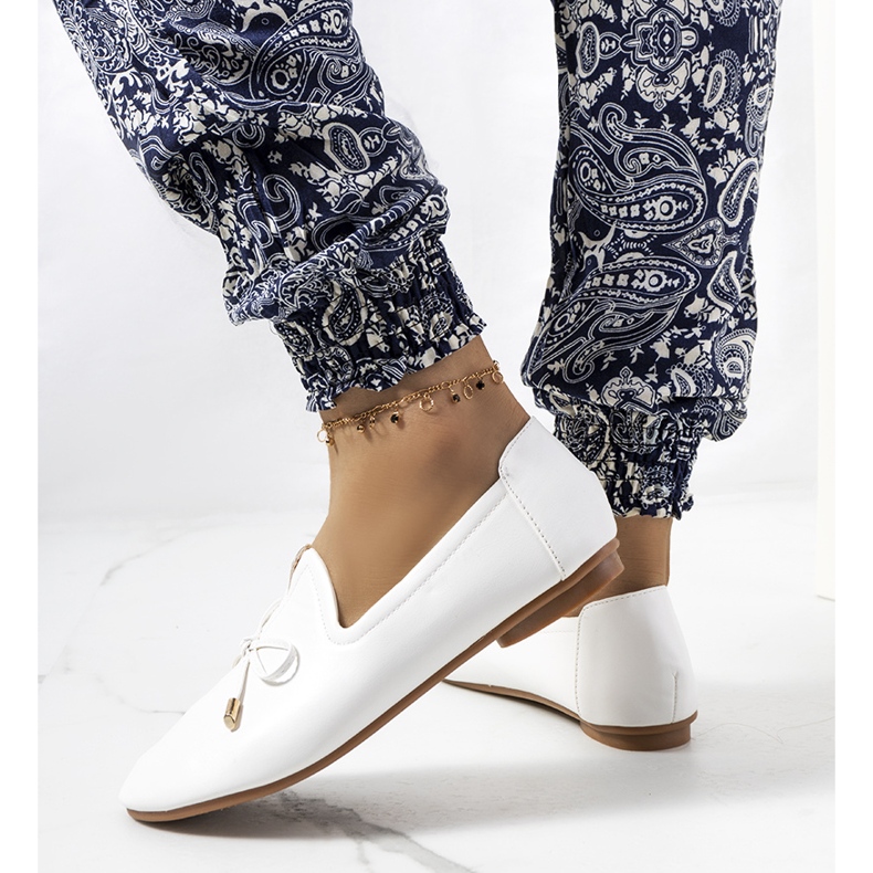 Weiße Slipper von Carlsen 2