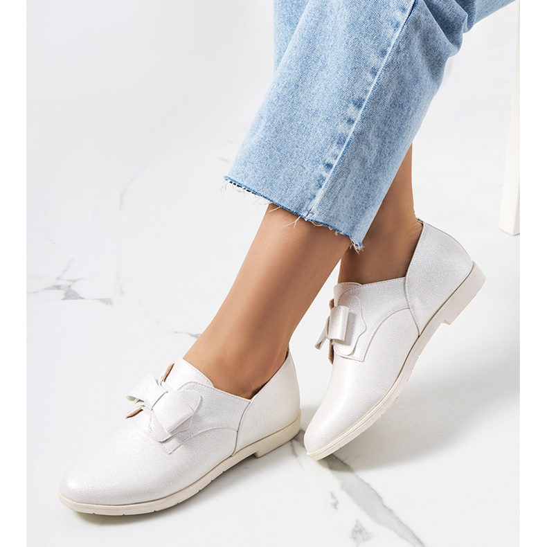 Weiße Brogues mit Korner-Schleife 1